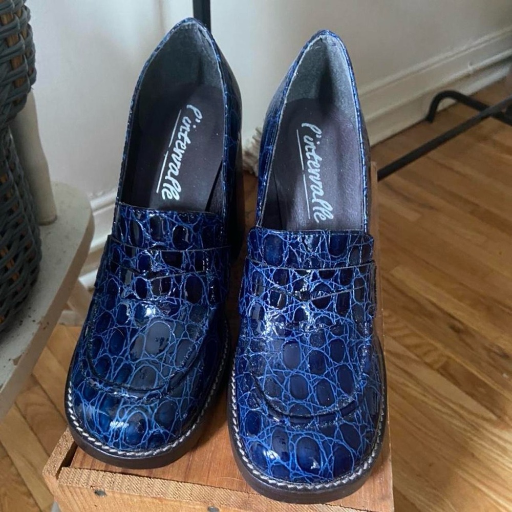Women's Blue Croc-Embossed Loafers